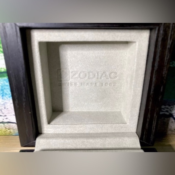 Piano Lacquer Zodiac Display Watch Box Storage Case Rare Find - Picture 9 of 15